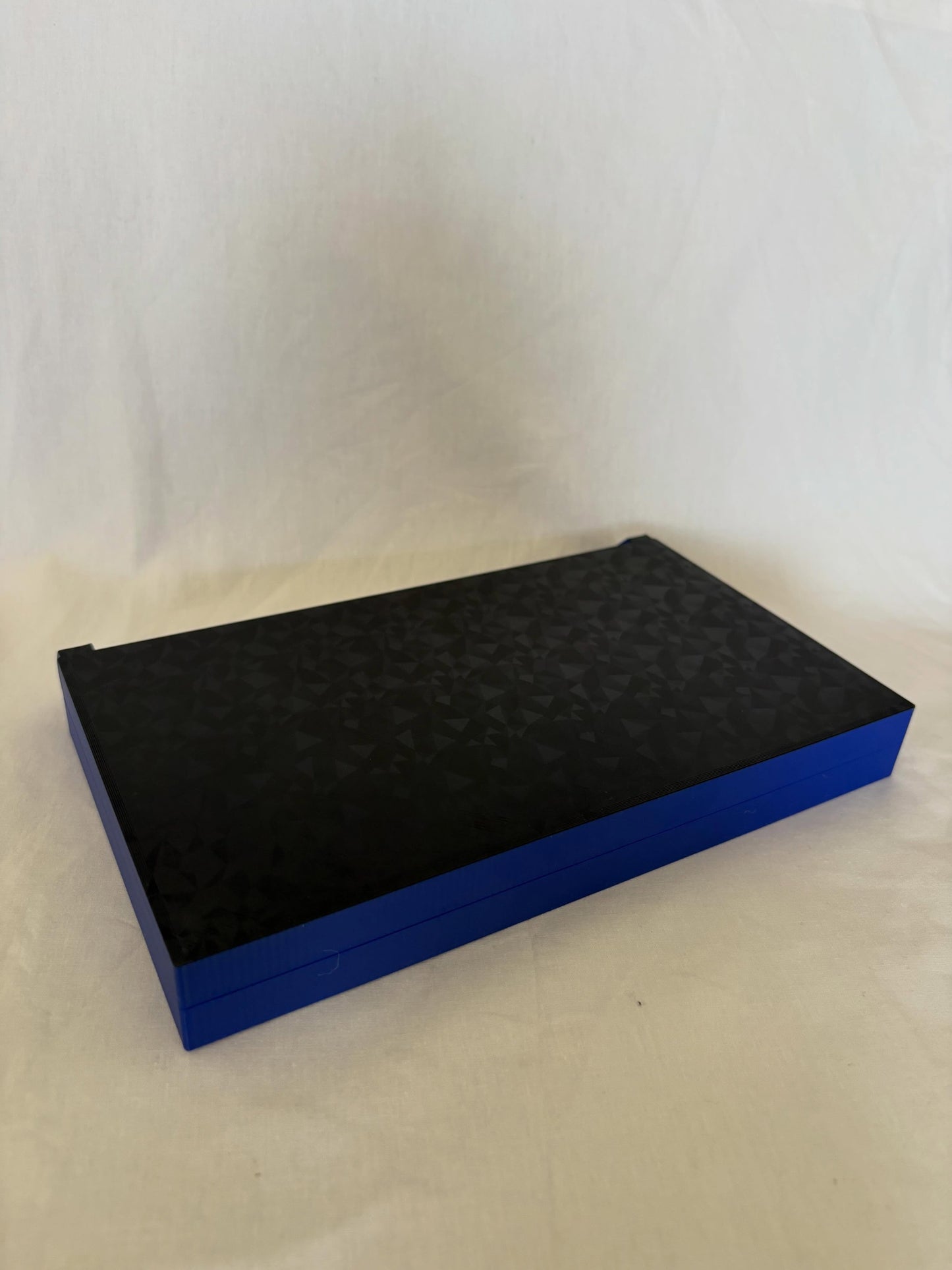 Spring box for 10th scale 13mm or smaller off road springs with coloured inserts.